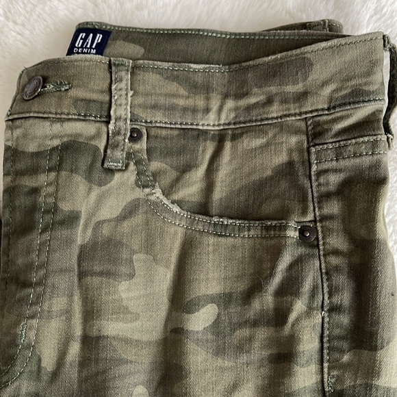 NWOT Gap true skinny jeans in green camo - Picture 2 of 5